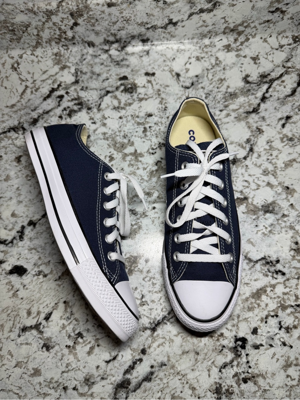 Converse Chuck Taylor All-Star low-top navy Size 7 men/ women 9